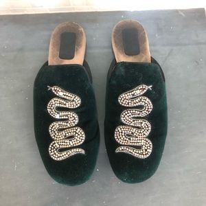 GUCCI Emerald Green Velvet Snack Slides 39